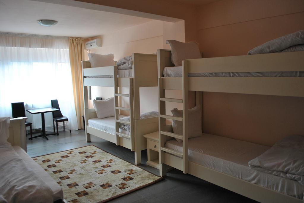 Vogue Hostel Bucureşti Cameră foto